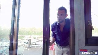 xxn - أول موعد معه كان رائعا وعنيفا