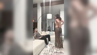ترقص وتتعري لفحلها الينا أنجل - سكس عراقي