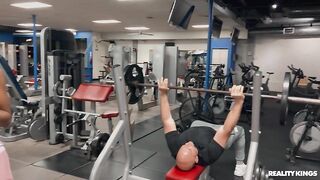 fuq - ثلاث صديقات في الجيم