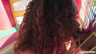 اليوم الأخير في منزل المشاريع الجنسية.. إفطار وحفلة وإثارة لا تنتهي - بورنو